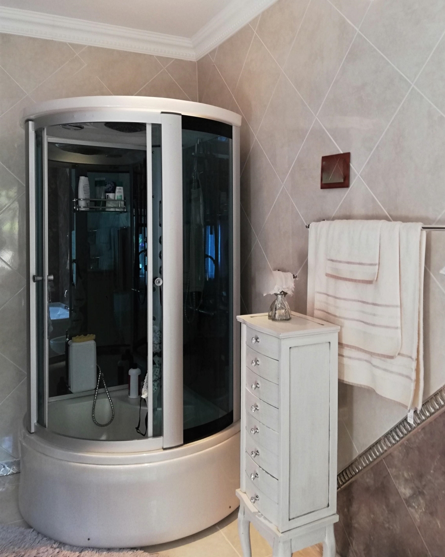 4 Bedroom Property for Sale in Hartbeespoort Rural North West